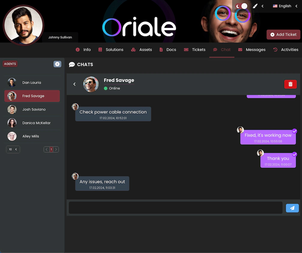 Zrzut ekranu pokazujący chat dostępny dla klientów i pracowników na Portalu klienta.